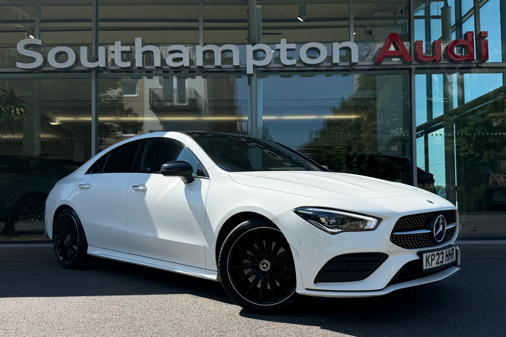 MERCEDES-BENZ CLA focused image