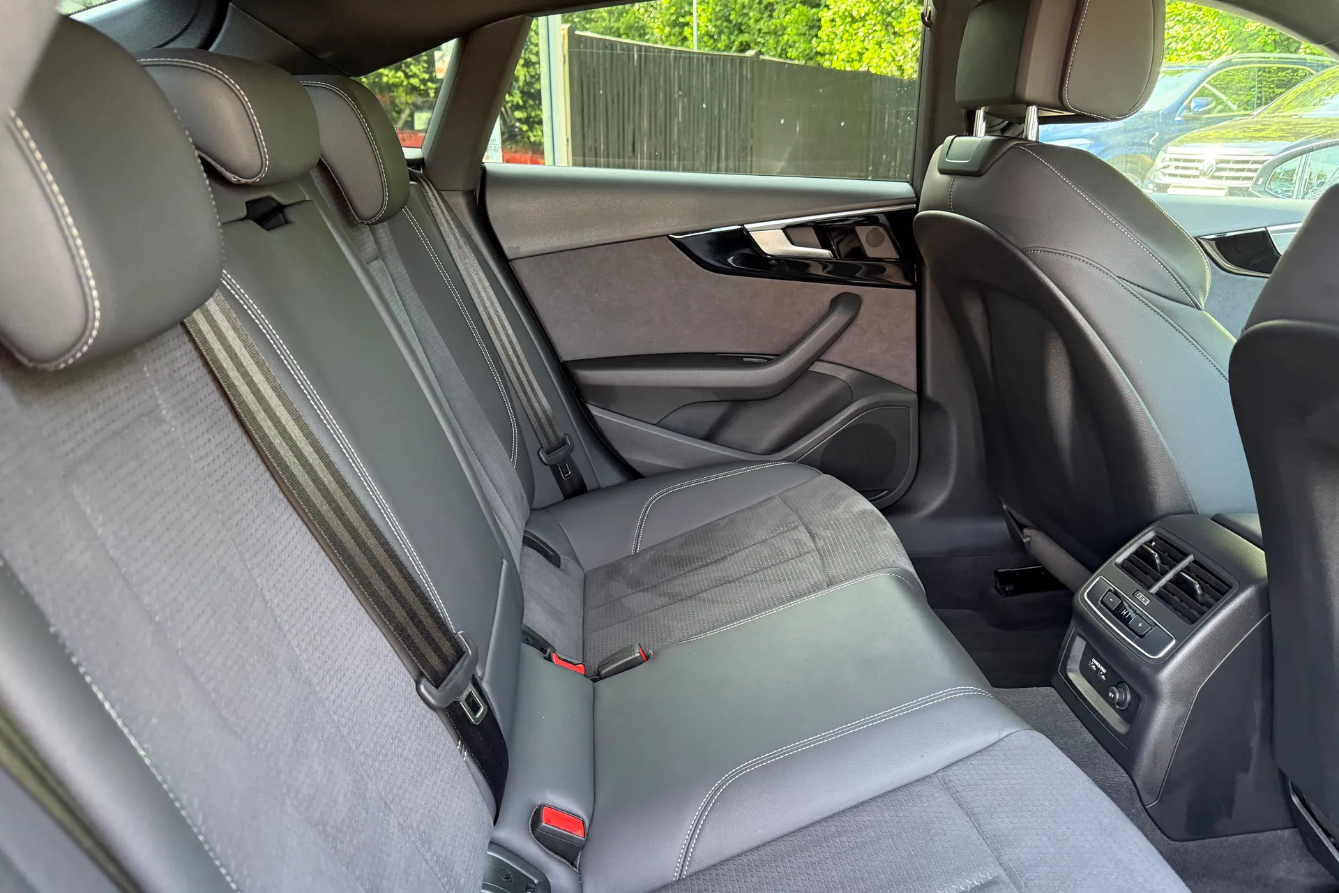 Audi A5 thumbnail image number 36
