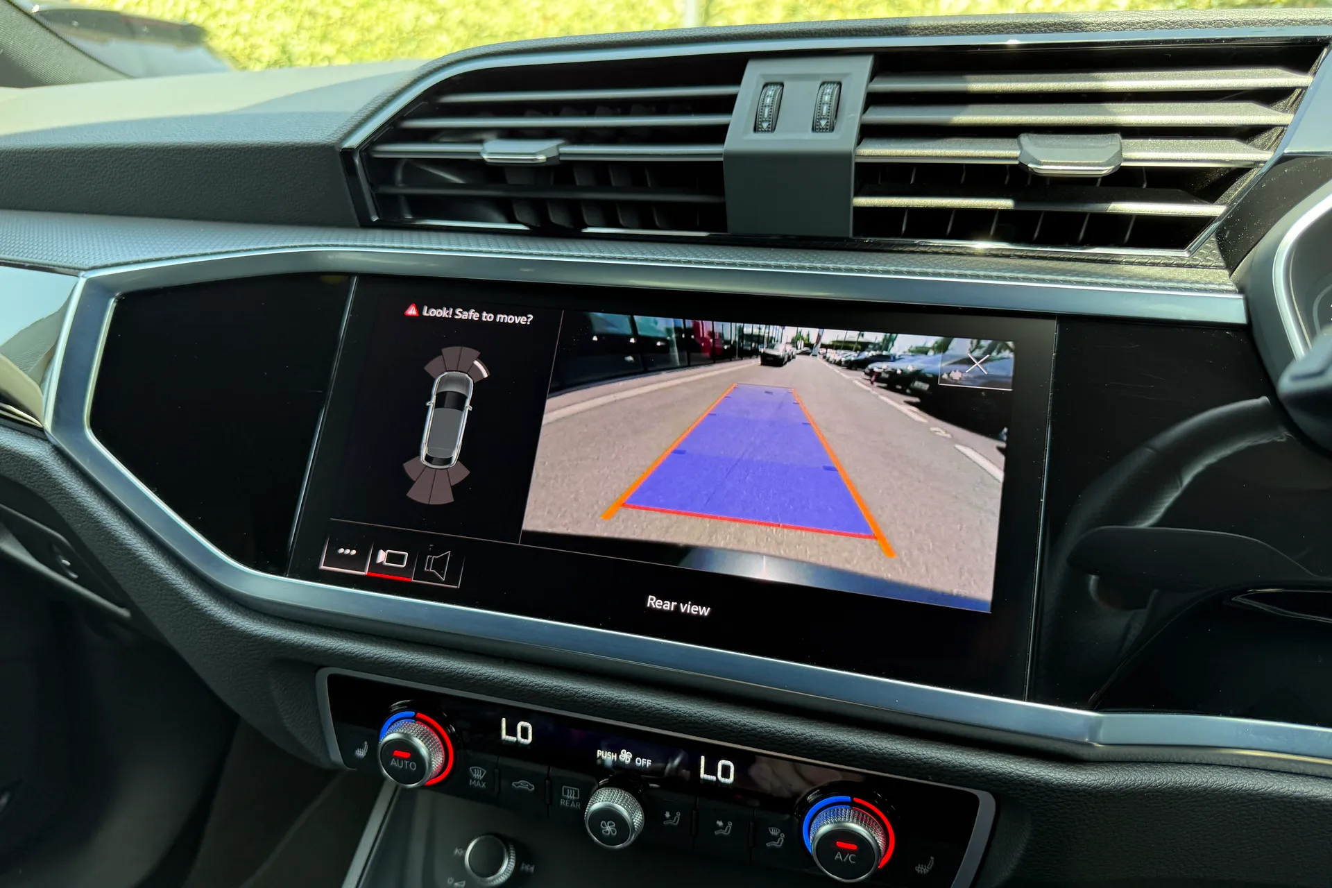 Audi Q3 thumbnail image number 3