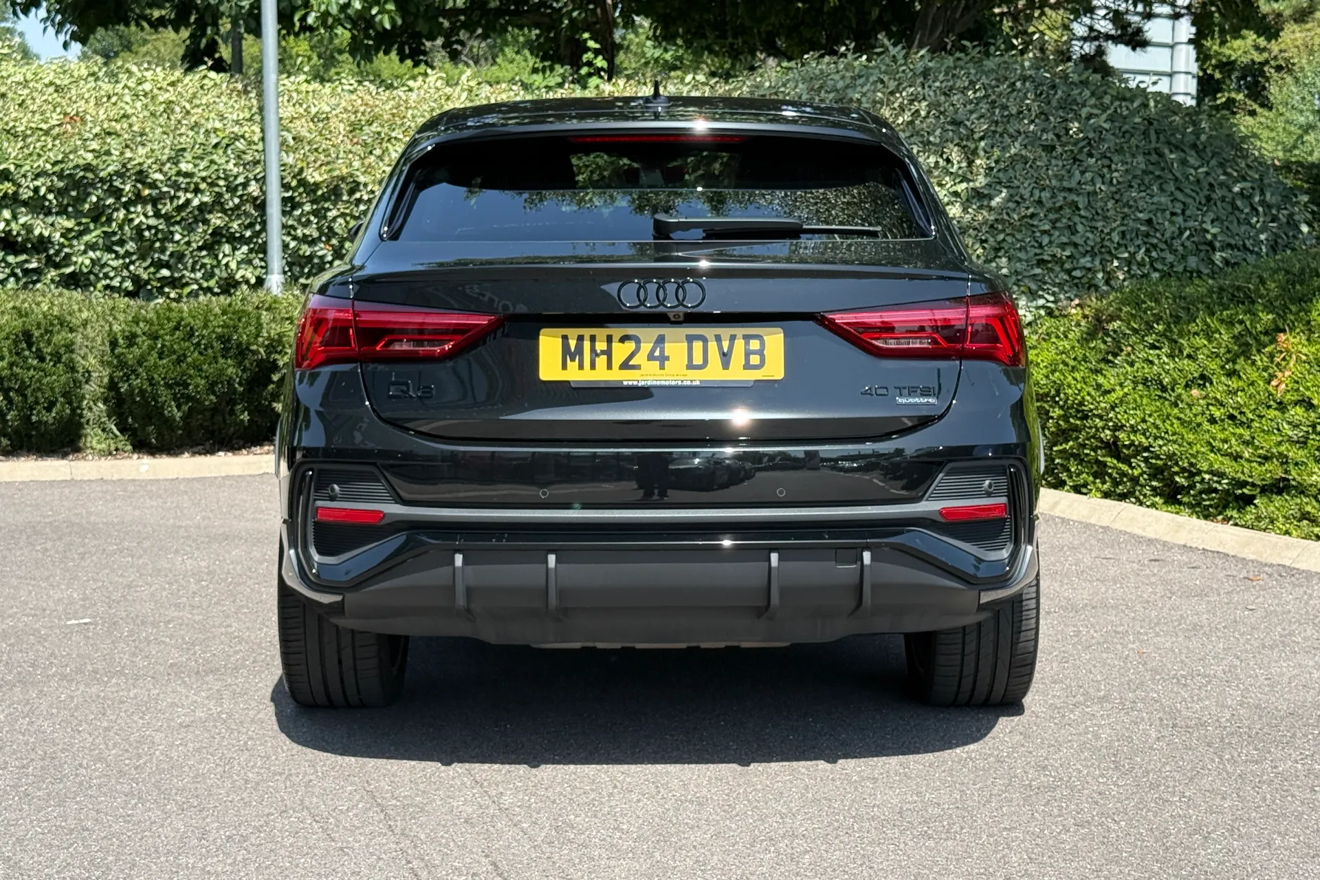 Audi Q3 thumbnail image number 10
