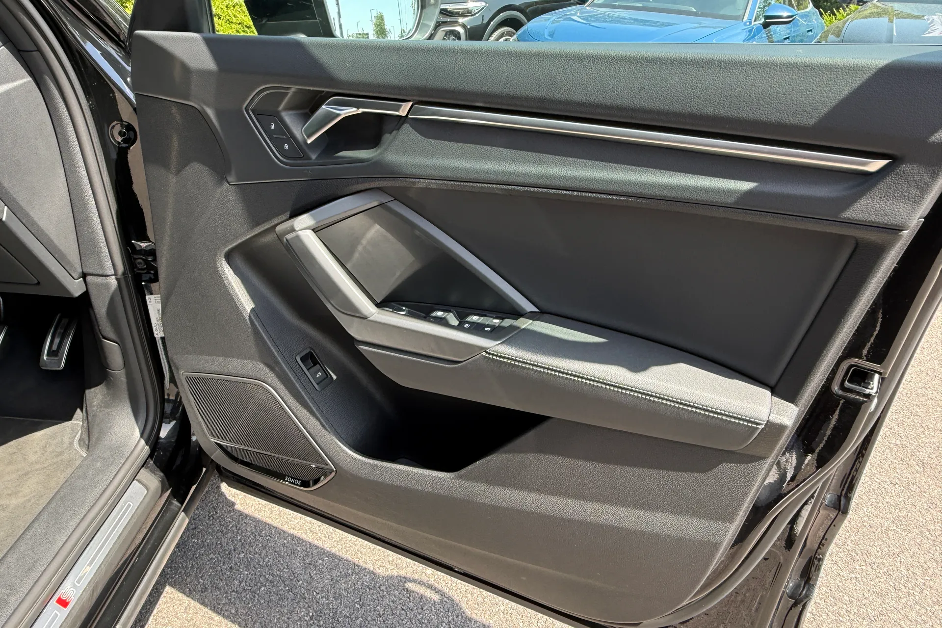 Audi Q3 thumbnail image number 35