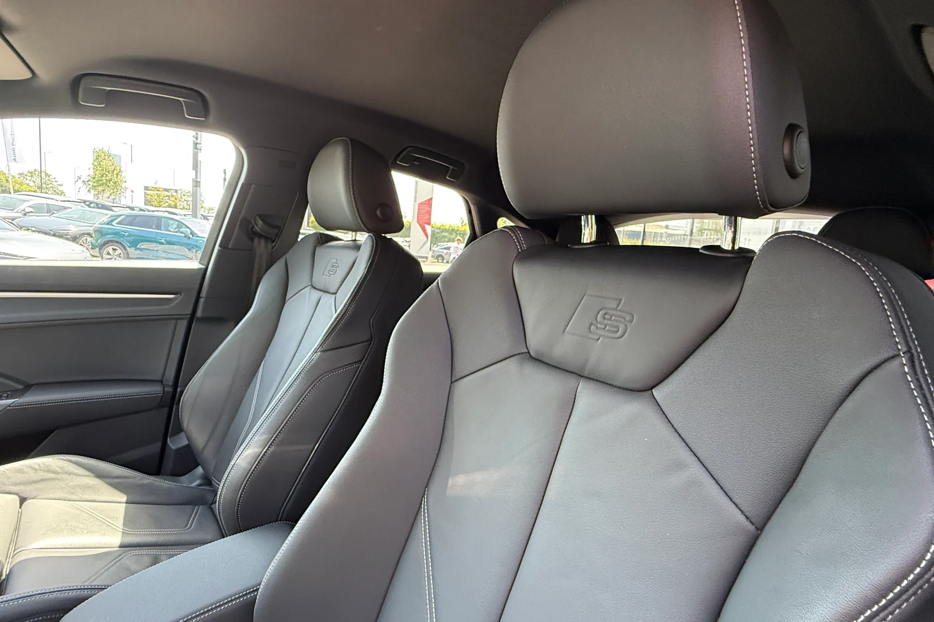 Audi Q3 thumbnail image number 14