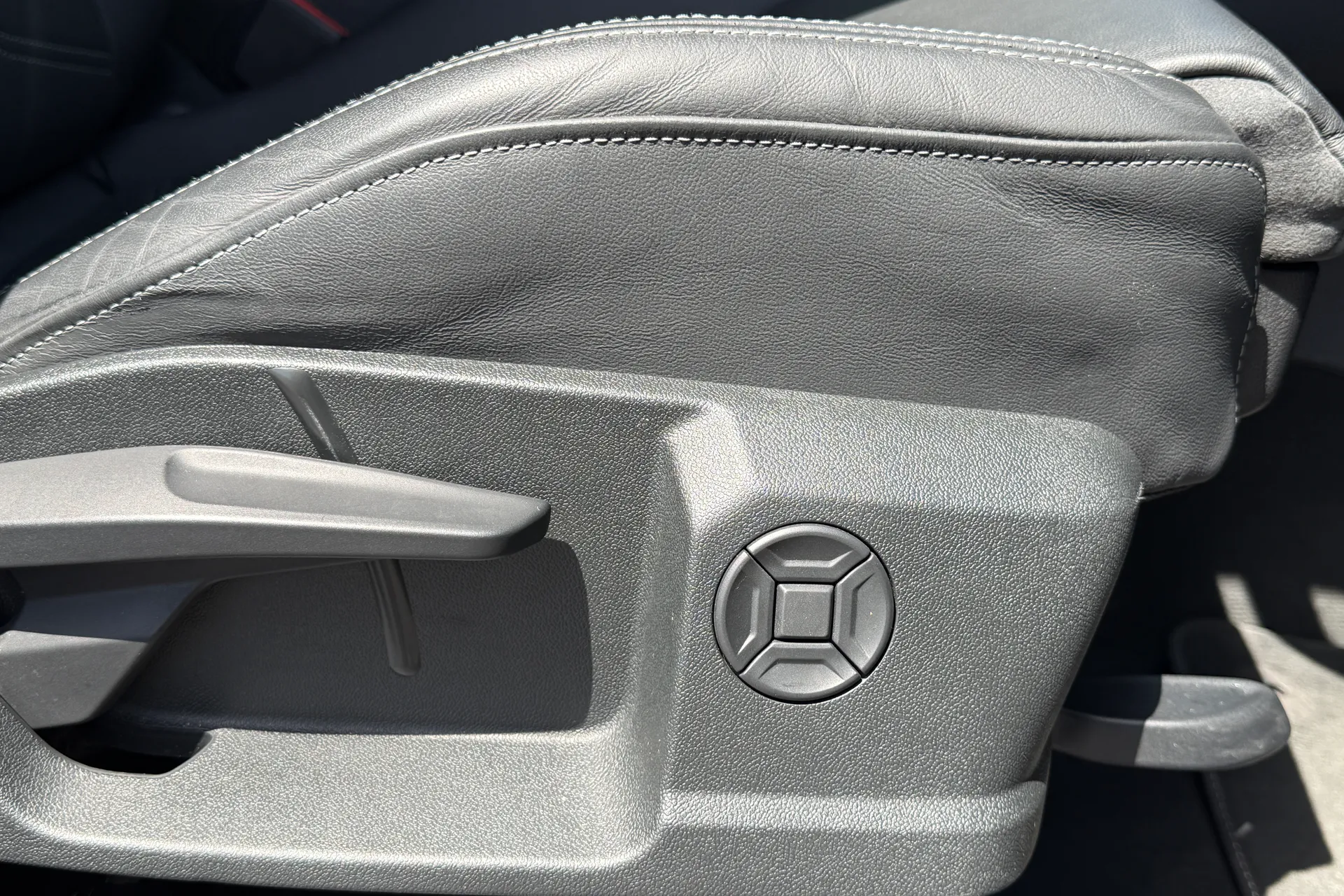 Audi Q3 thumbnail image number 33