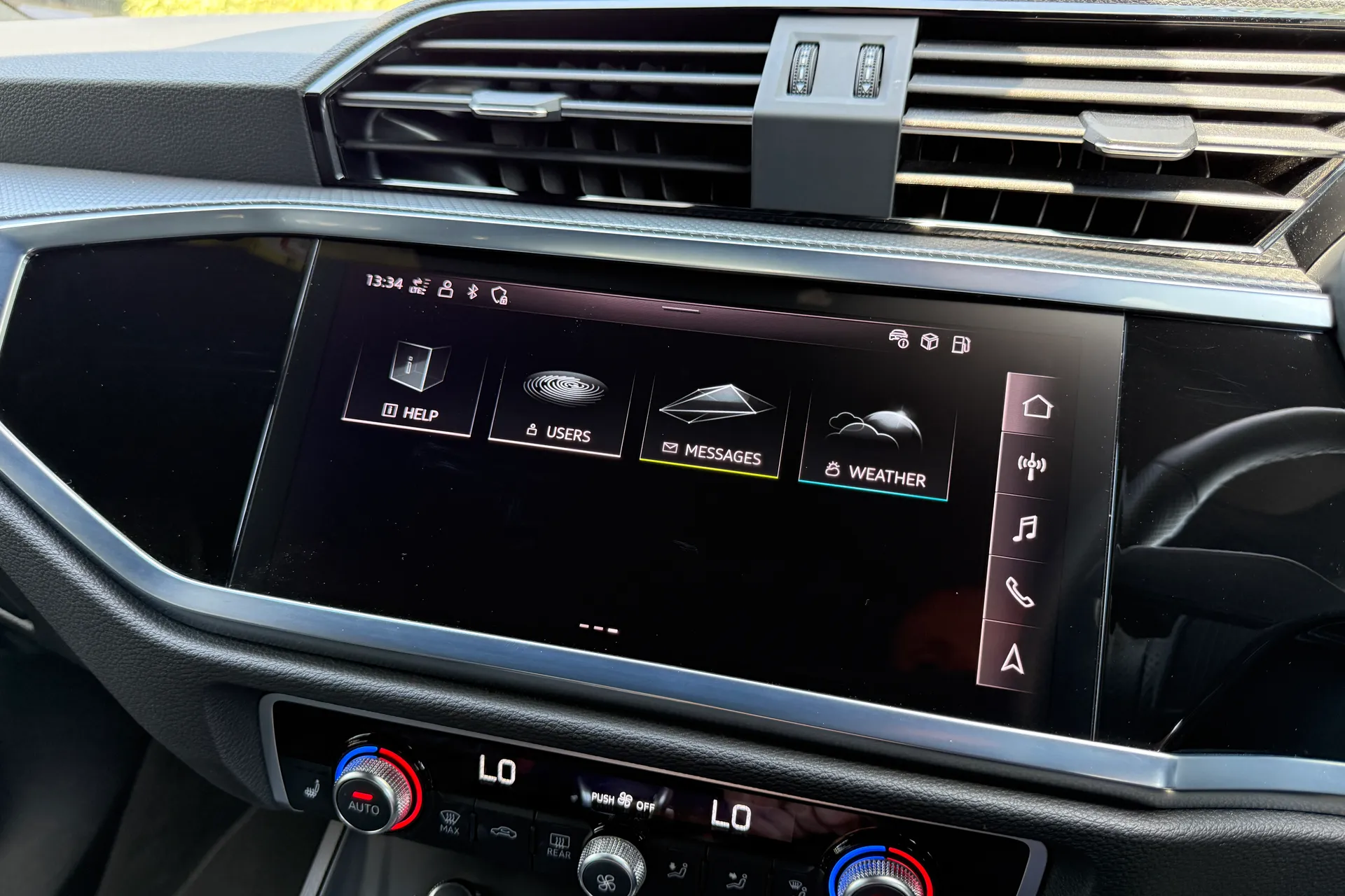 Audi Q3 thumbnail image number 36