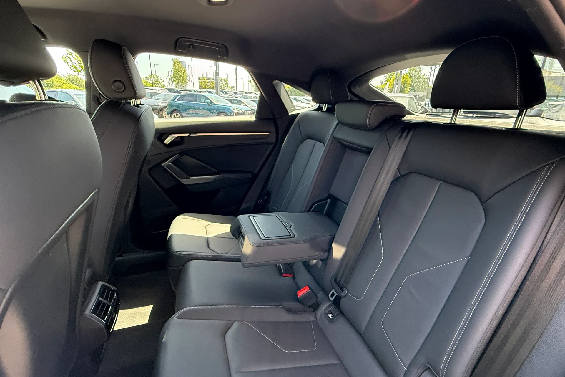 Audi Q3 thumbnail image number 46