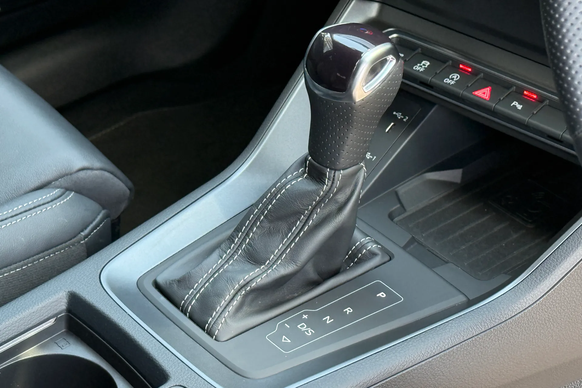 Audi Q3 thumbnail image number 18
