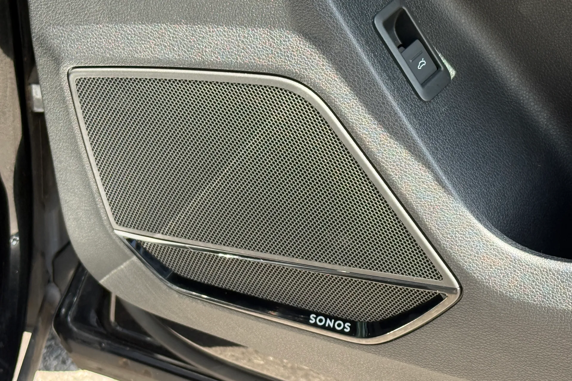 Audi Q3 thumbnail image number 20