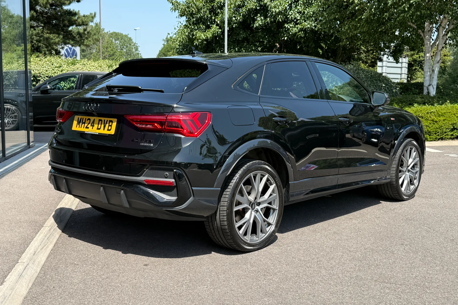 Audi Q3 thumbnail image number 16
