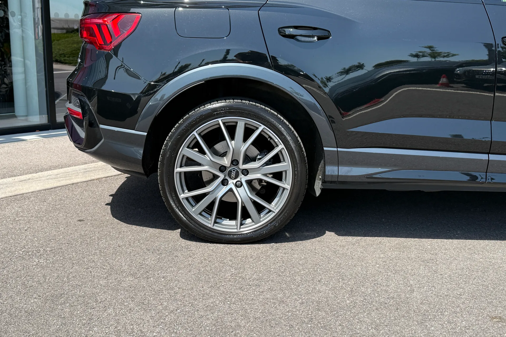 Audi Q3 thumbnail image number 22