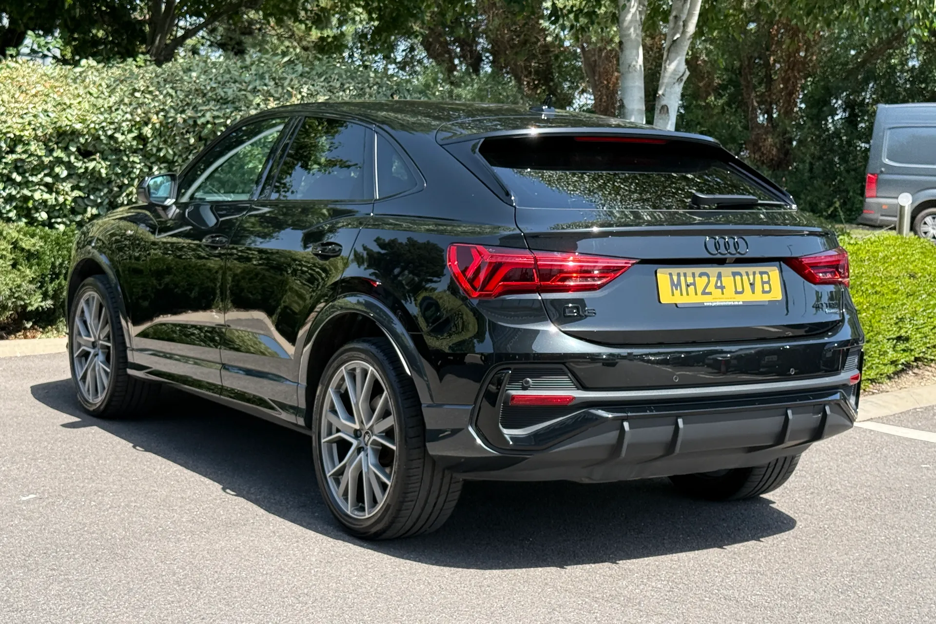 Audi Q3 thumbnail image number 11