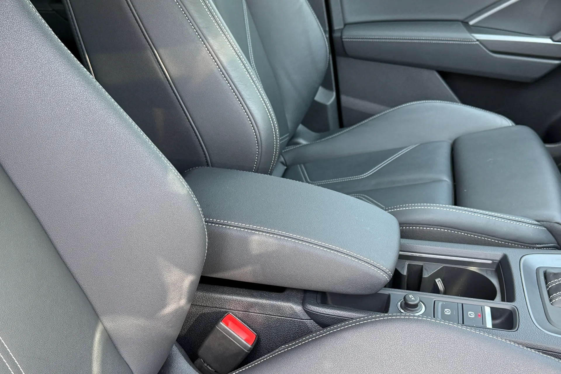 Audi Q3 thumbnail image number 30