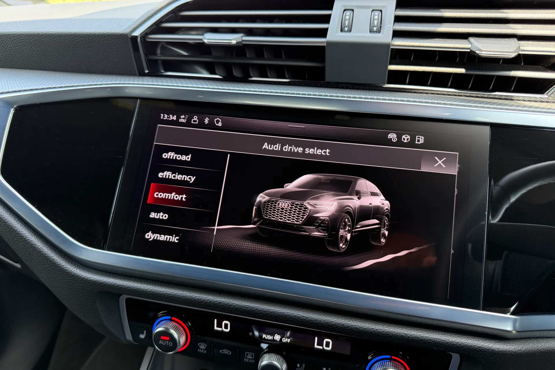 Audi Q3 thumbnail image number 26