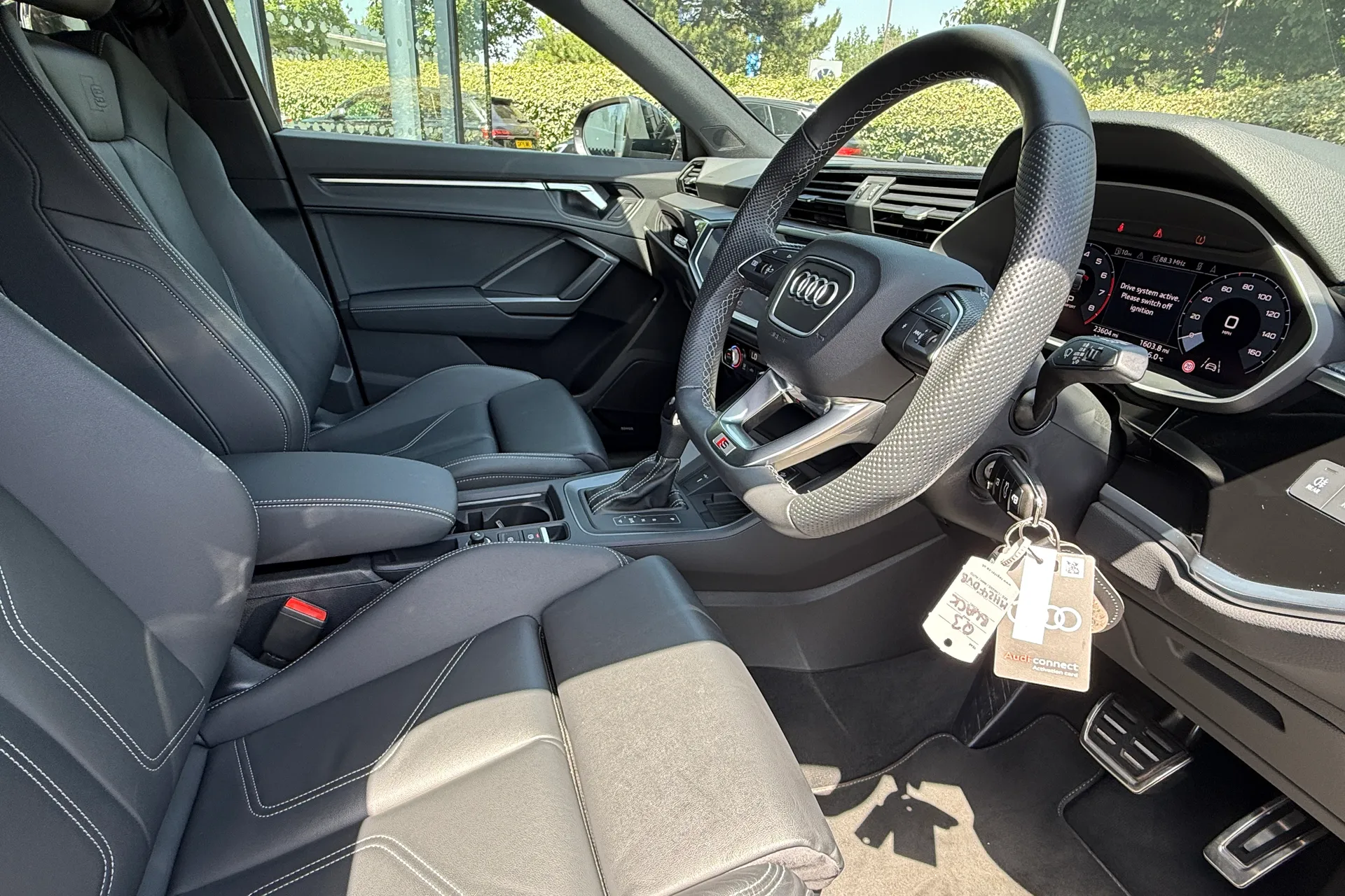 Audi Q3 thumbnail image number 24