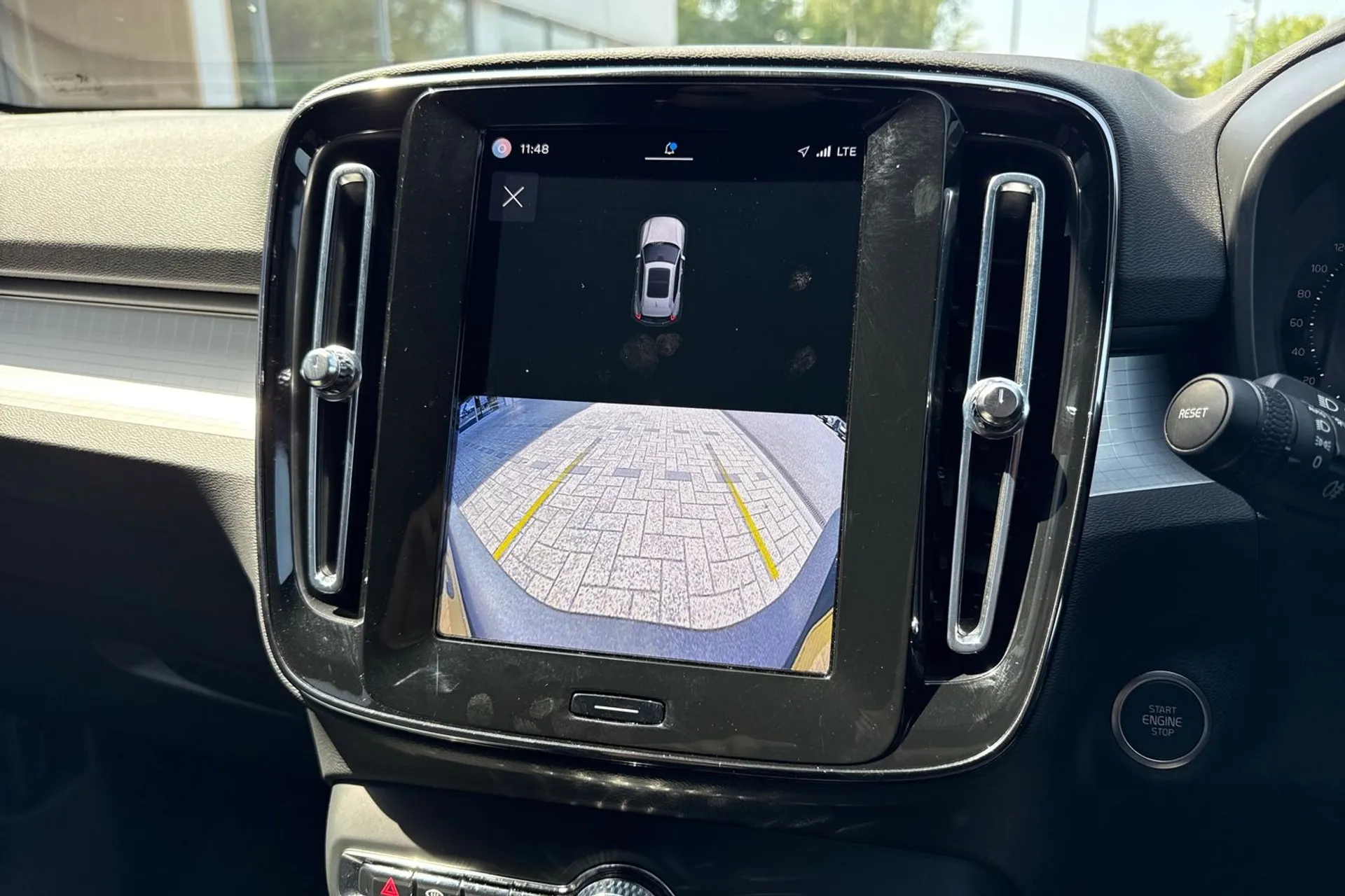 Volvo XC40 thumbnail image number 6