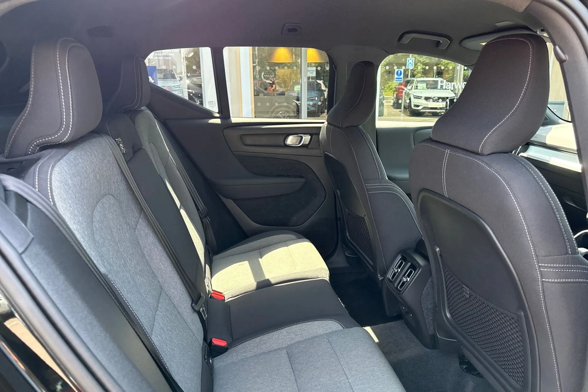 Volvo XC40 thumbnail image number 23