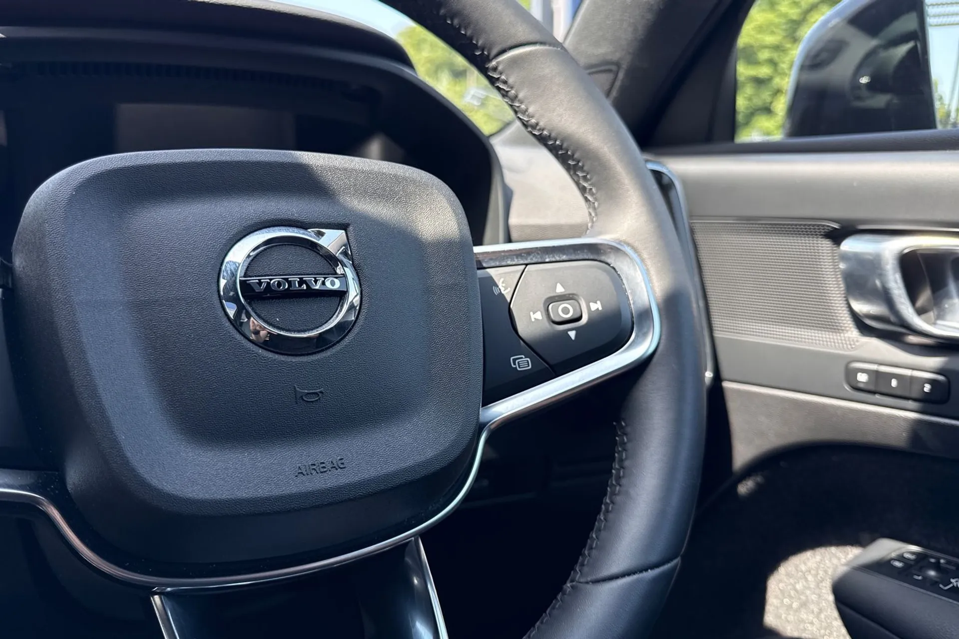 Volvo XC40 thumbnail image number 37