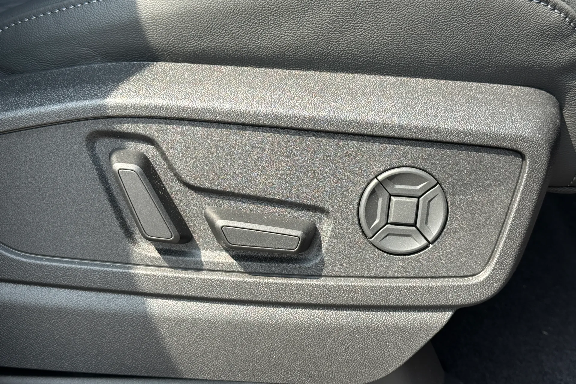 Audi Q5 thumbnail image number 21