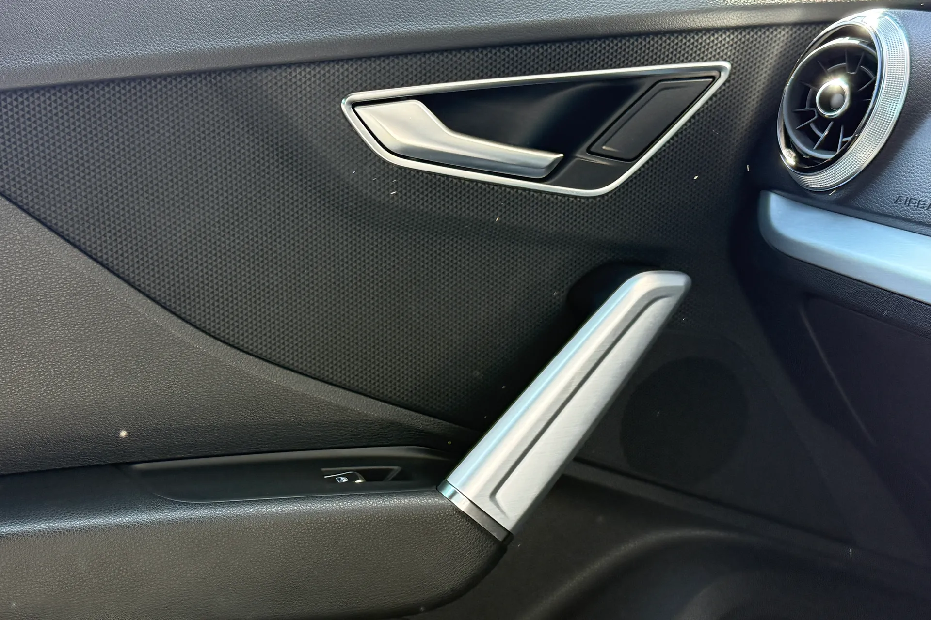 Audi Q2 thumbnail image number 32