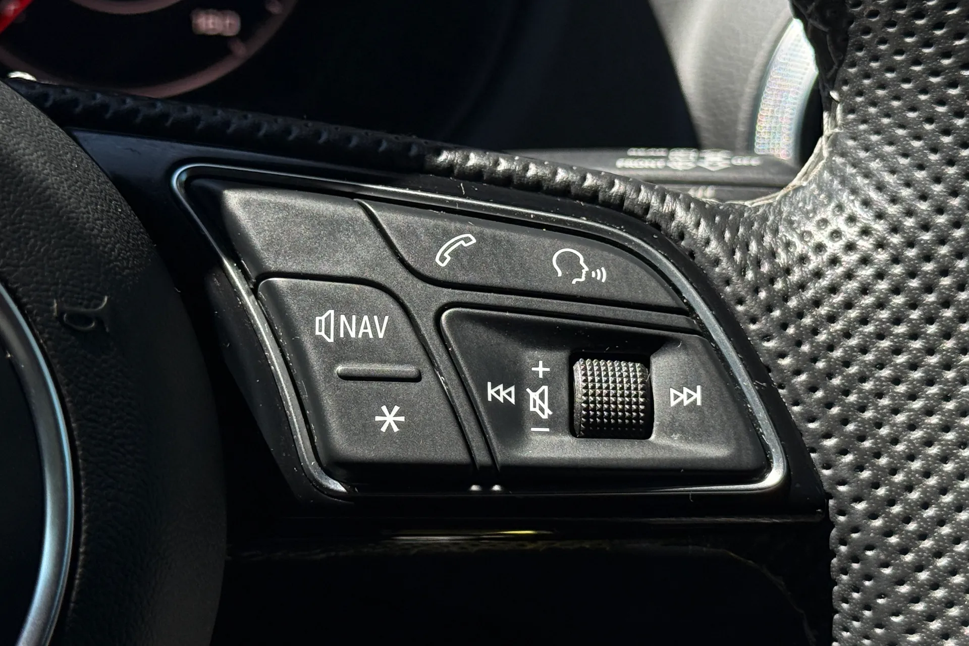 Audi Q2 thumbnail image number 15