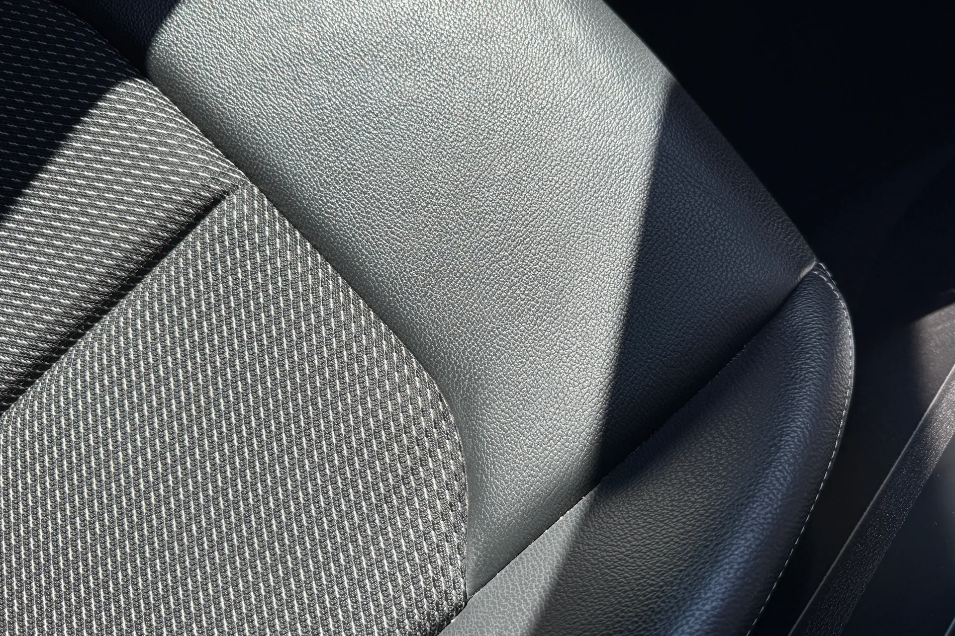 Audi Q2 thumbnail image number 30