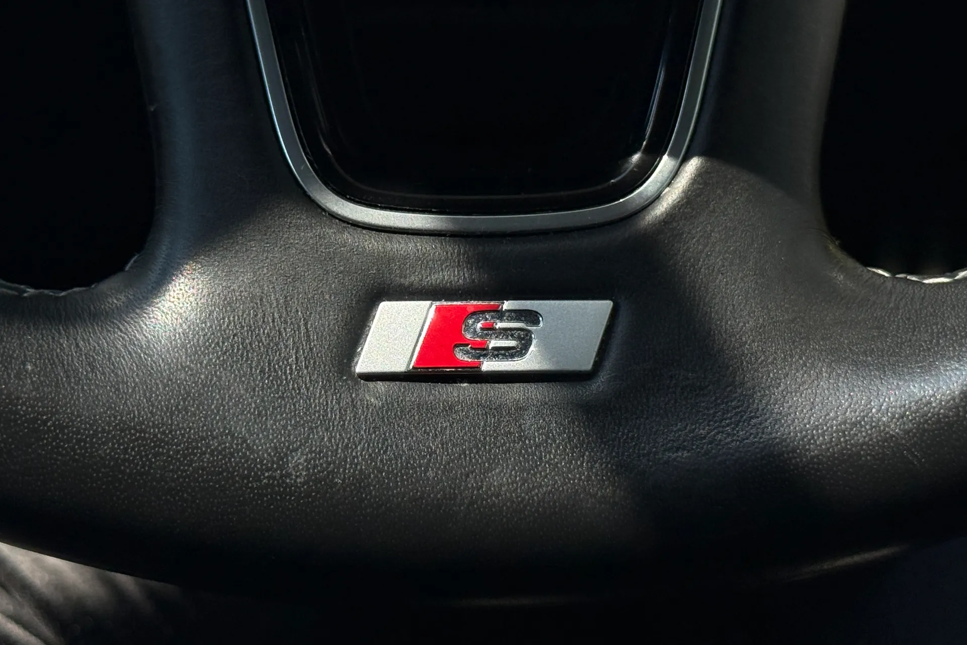 Audi Q2 thumbnail image number 17