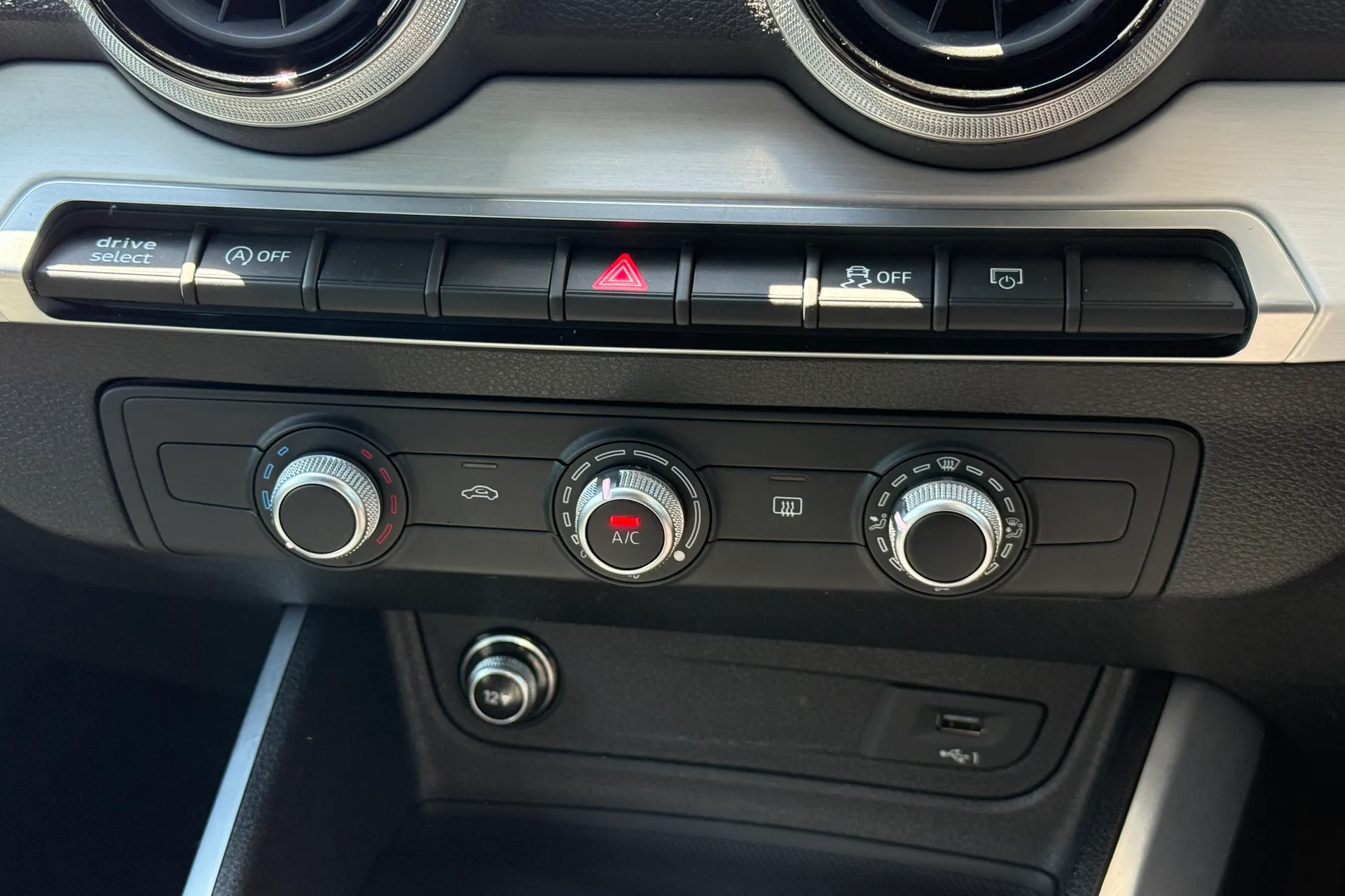 Audi Q2 thumbnail image number 20