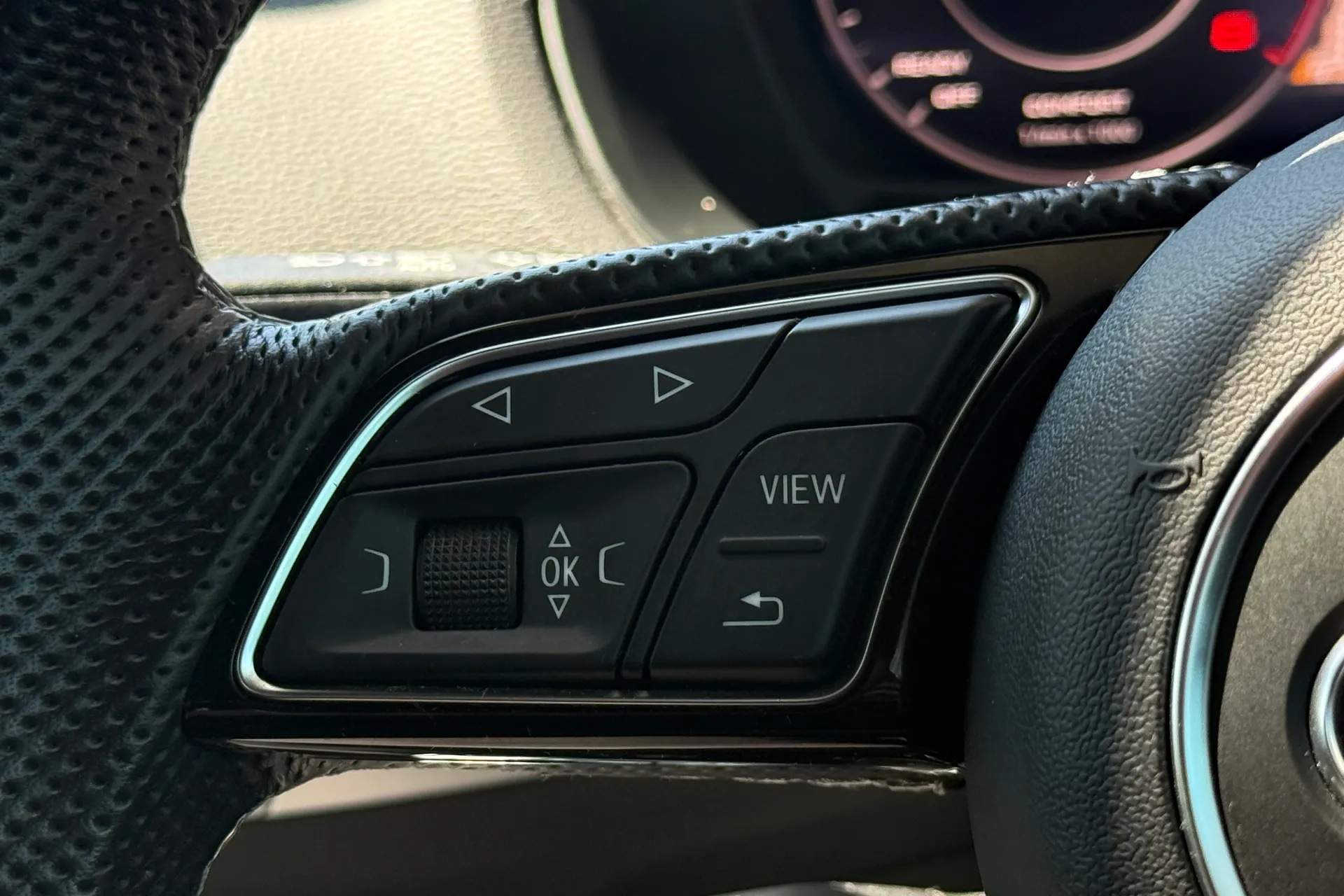 Audi Q2 thumbnail image number 16