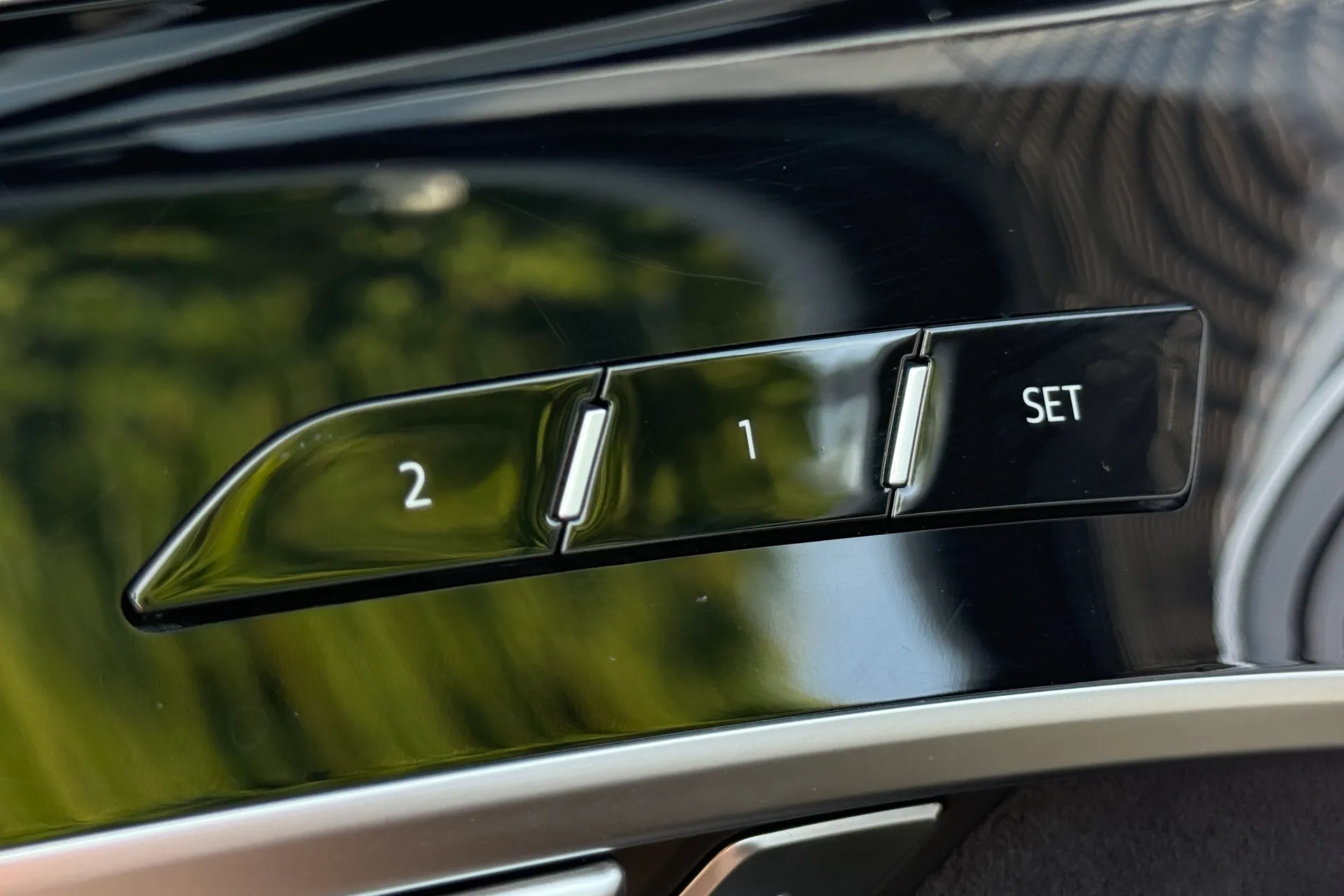 Audi A8 thumbnail image number 23