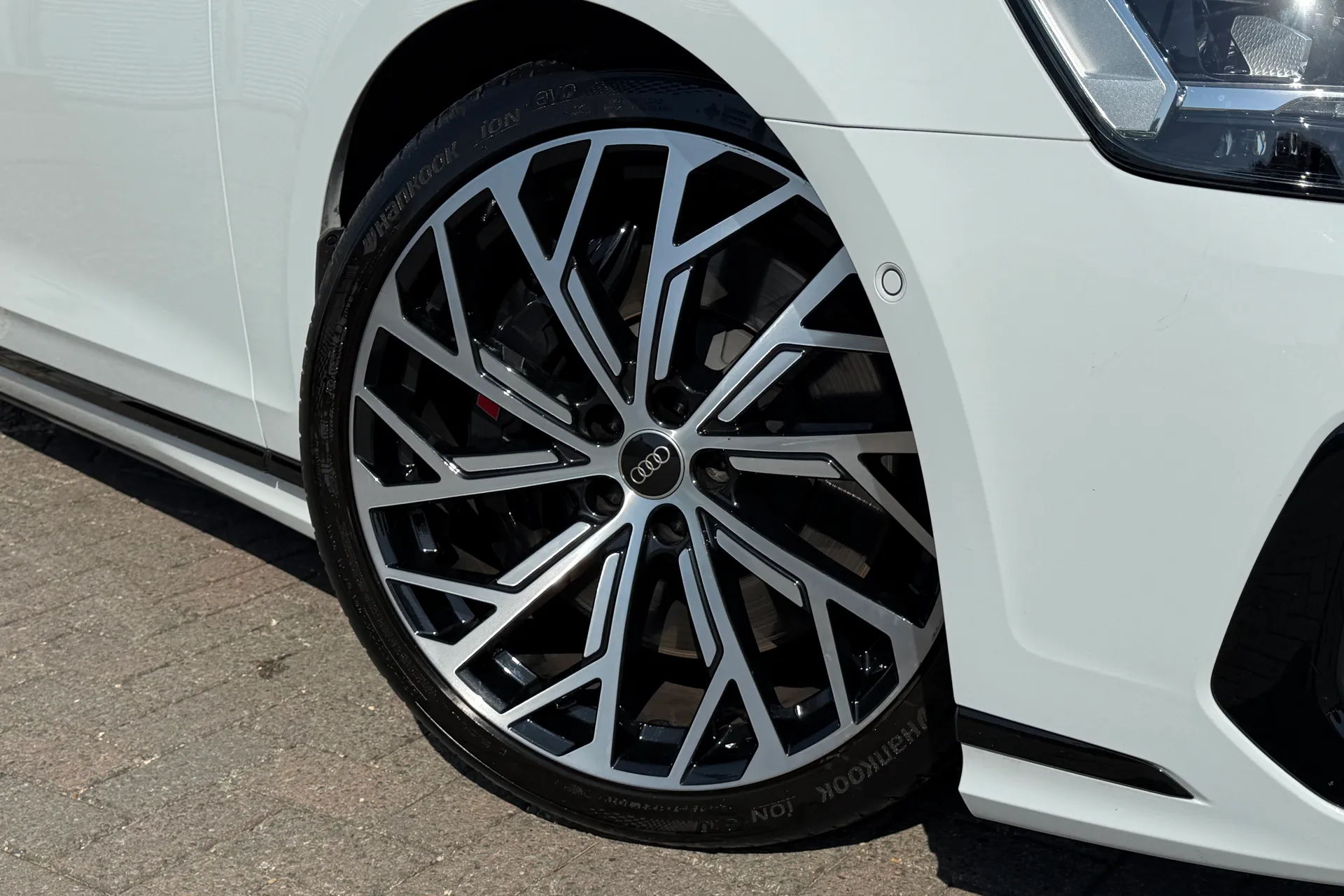 Audi A8 thumbnail image number 7