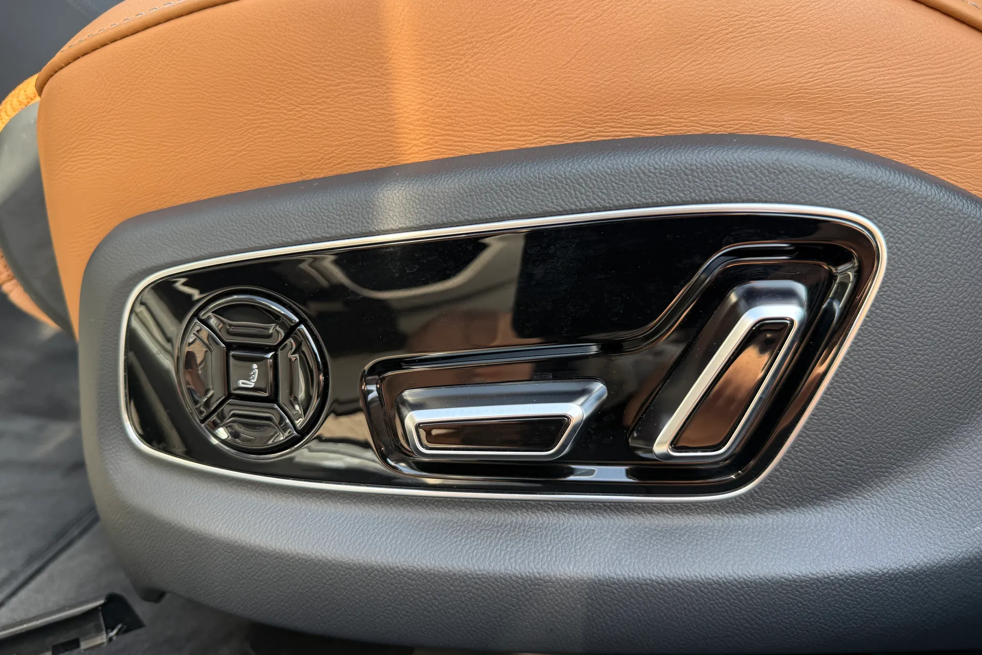 Audi A8 thumbnail image number 24