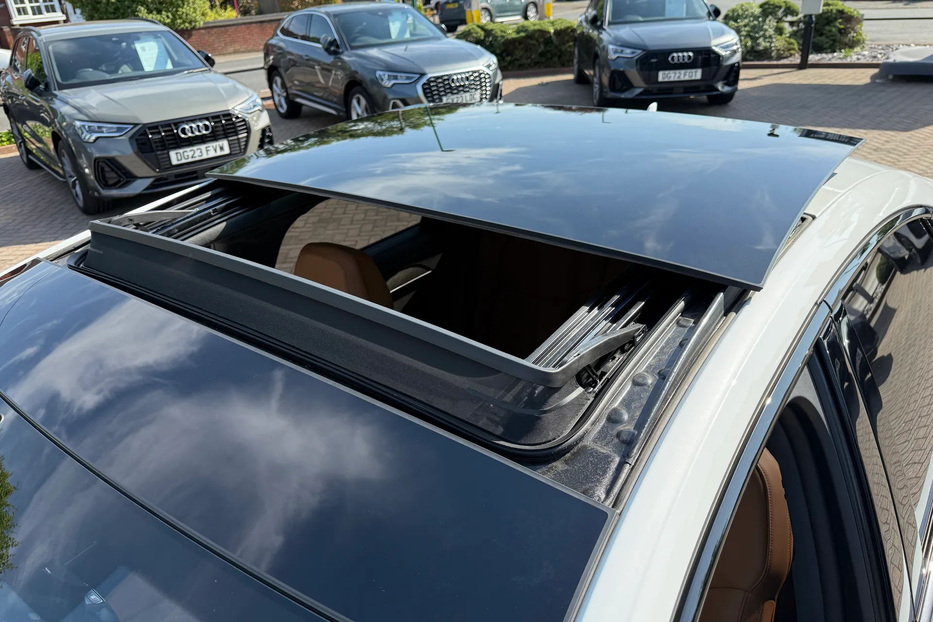 Audi A8 thumbnail image number 9