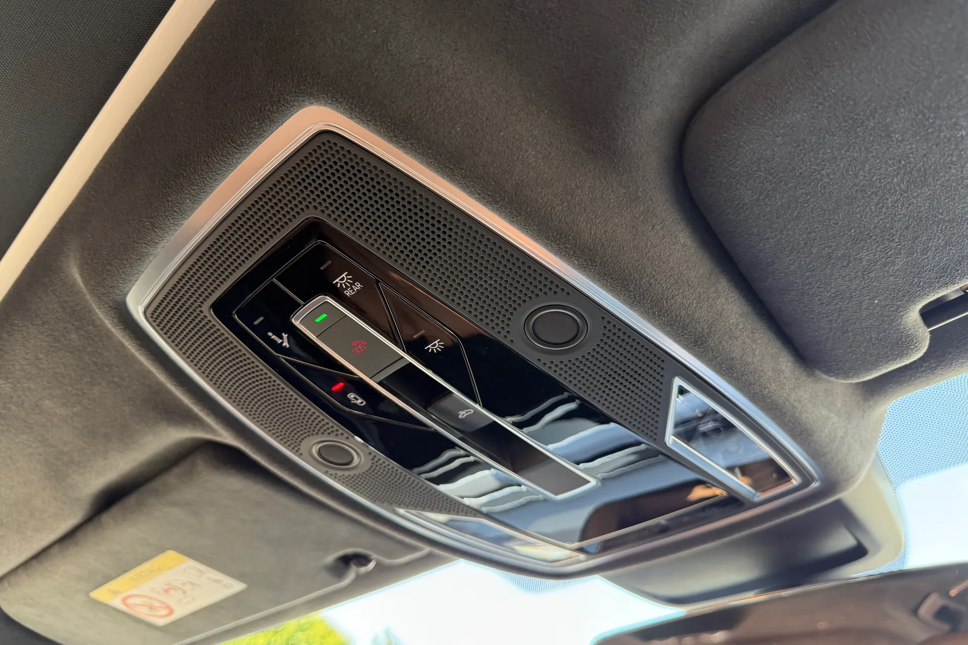 Audi A8 thumbnail image number 28