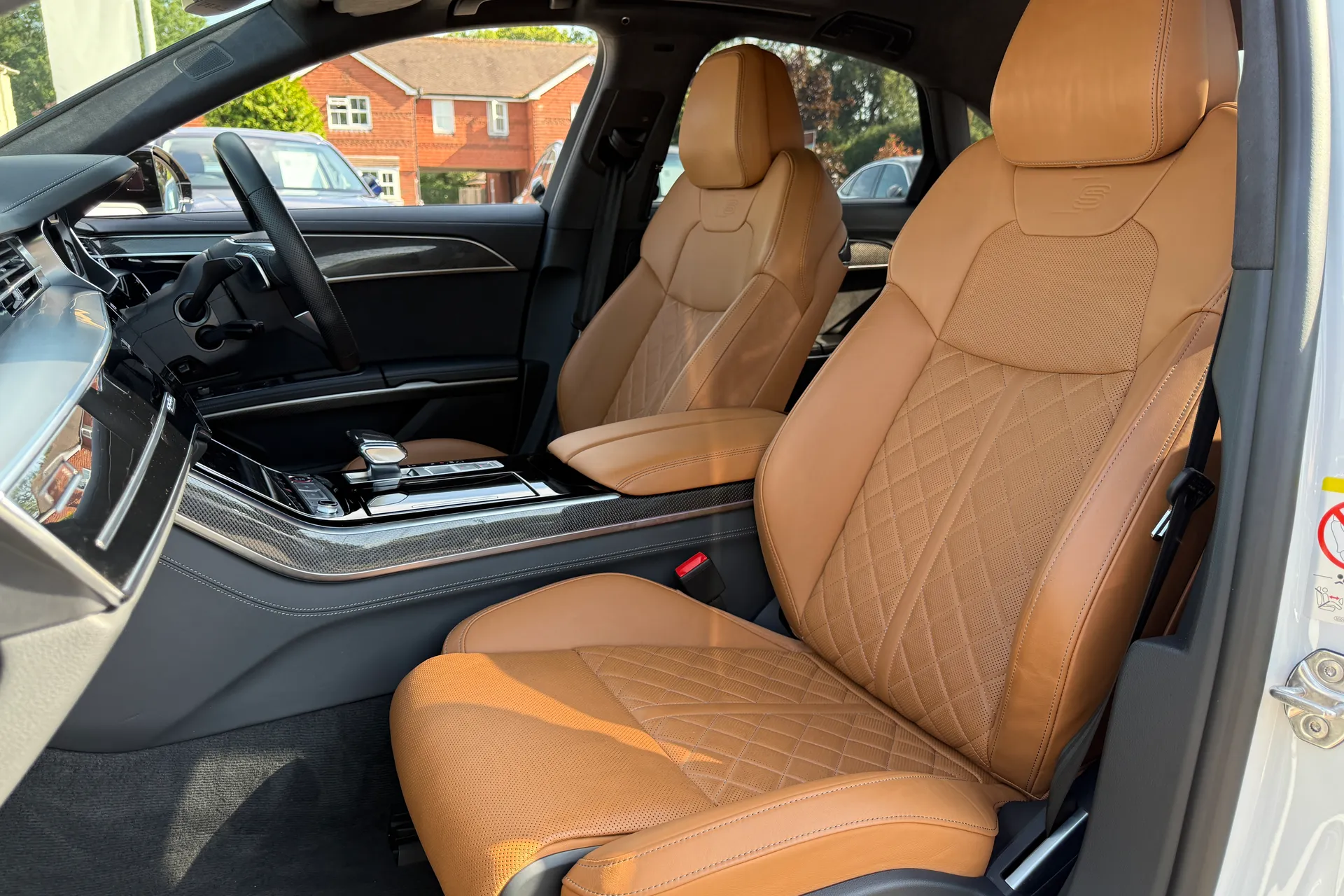 Audi A8 thumbnail image number 38