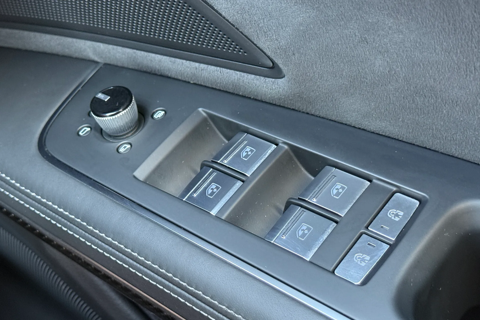 Audi A8 thumbnail image number 27