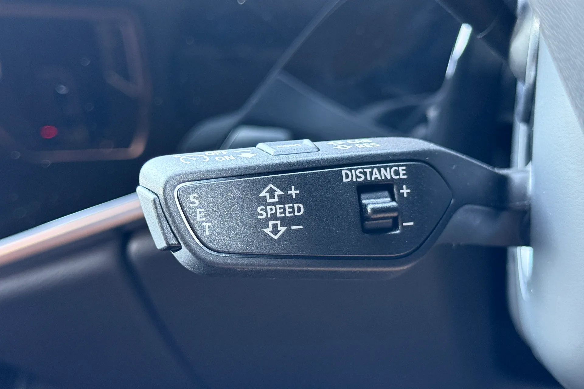 Audi A8 thumbnail image number 25