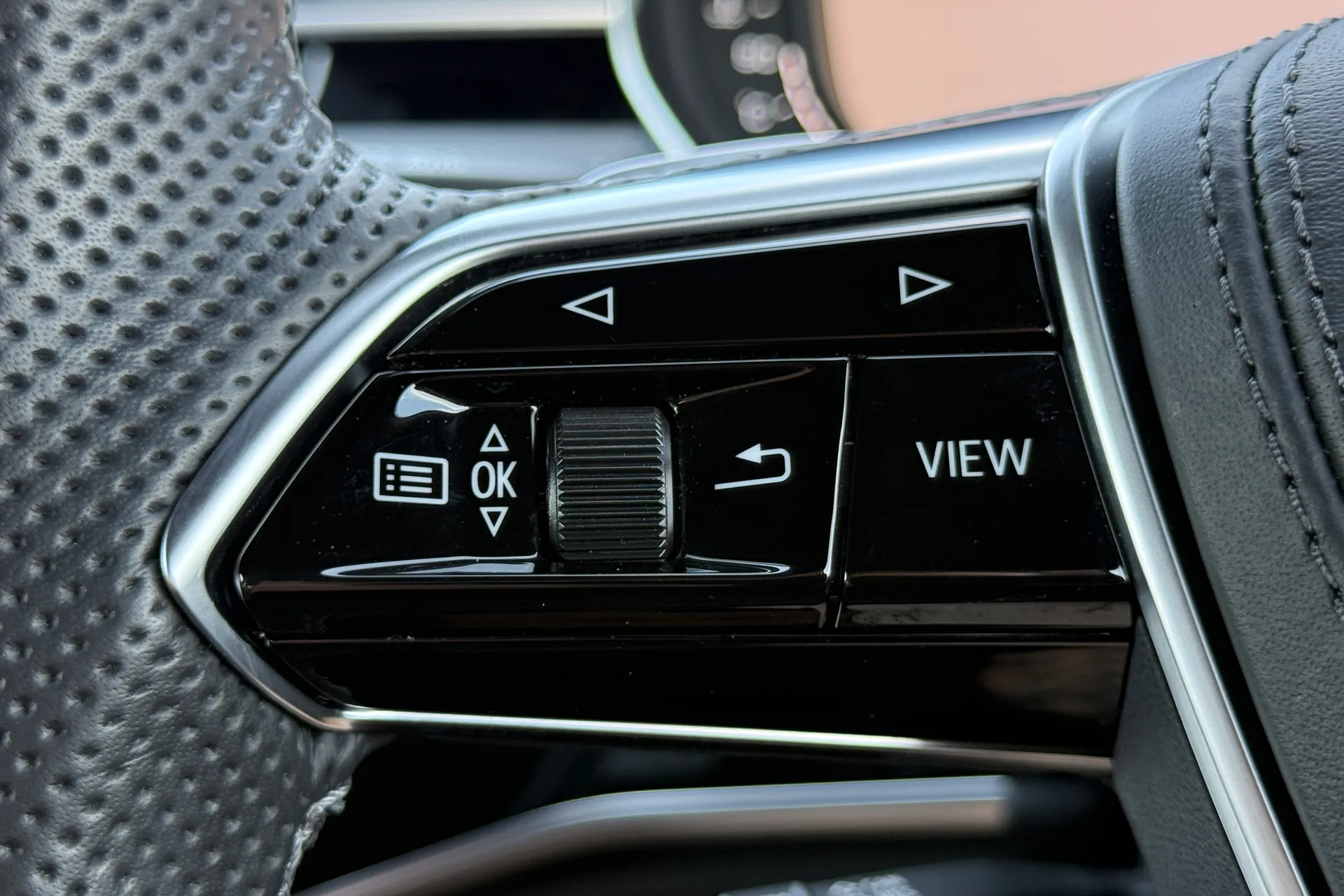 Audi A8 thumbnail image number 29