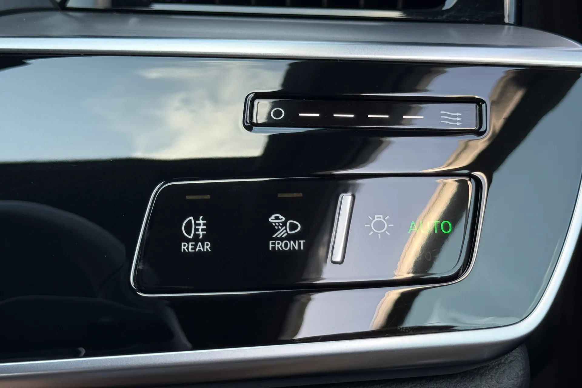 Audi A8 thumbnail image number 31