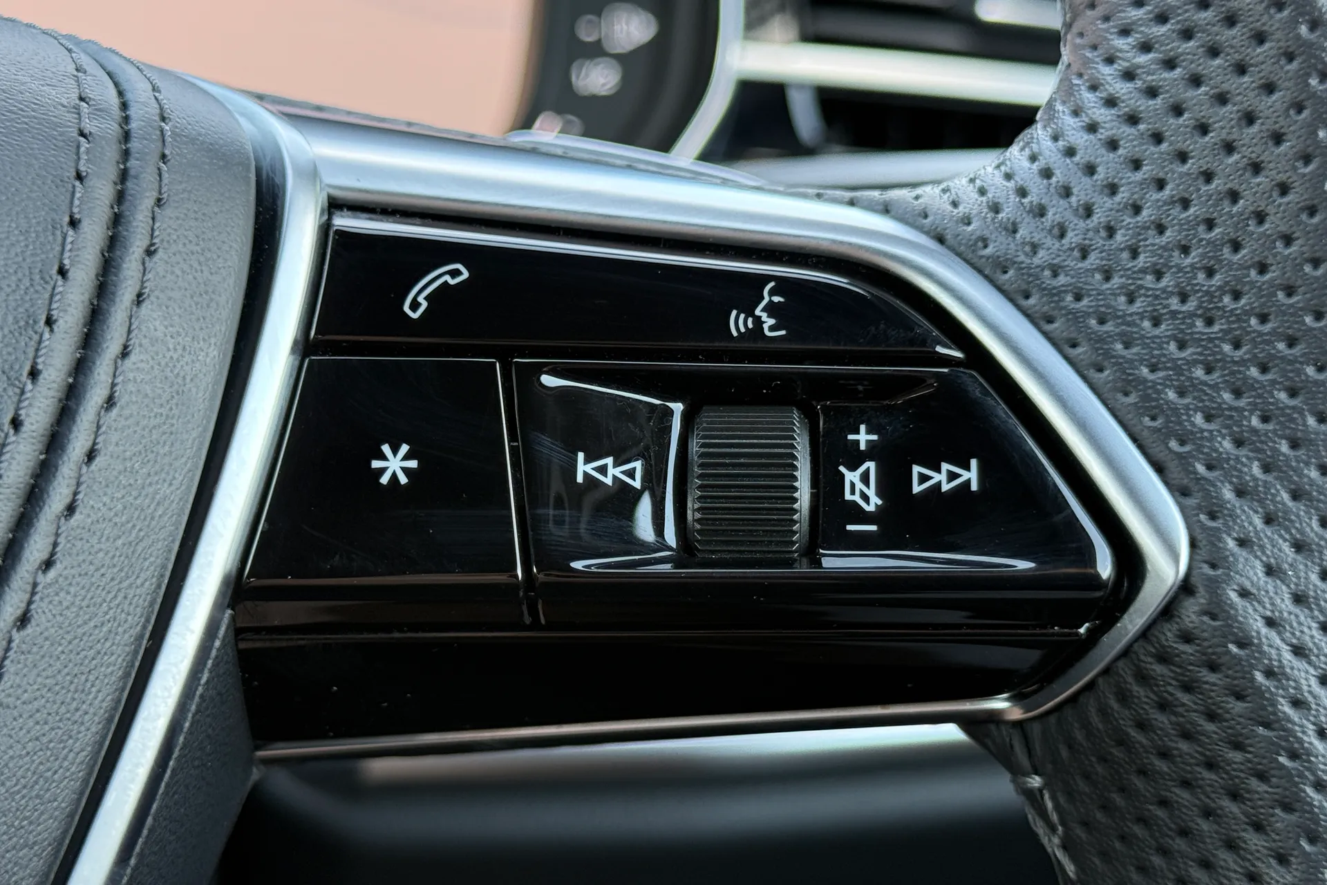 Audi A8 thumbnail image number 30