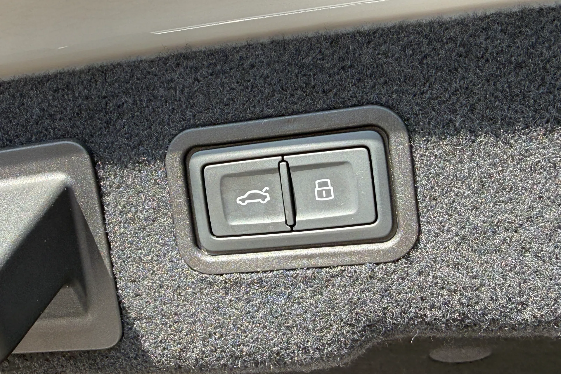 Audi A8 thumbnail image number 48