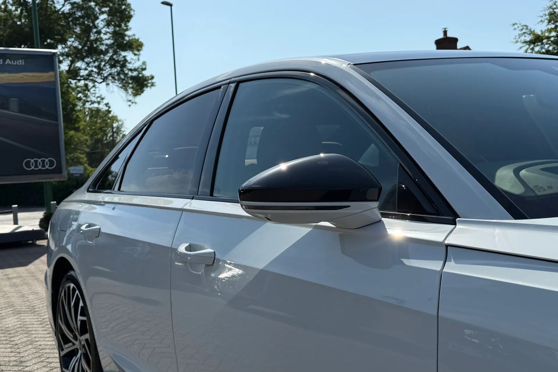 Audi A8 thumbnail image number 63