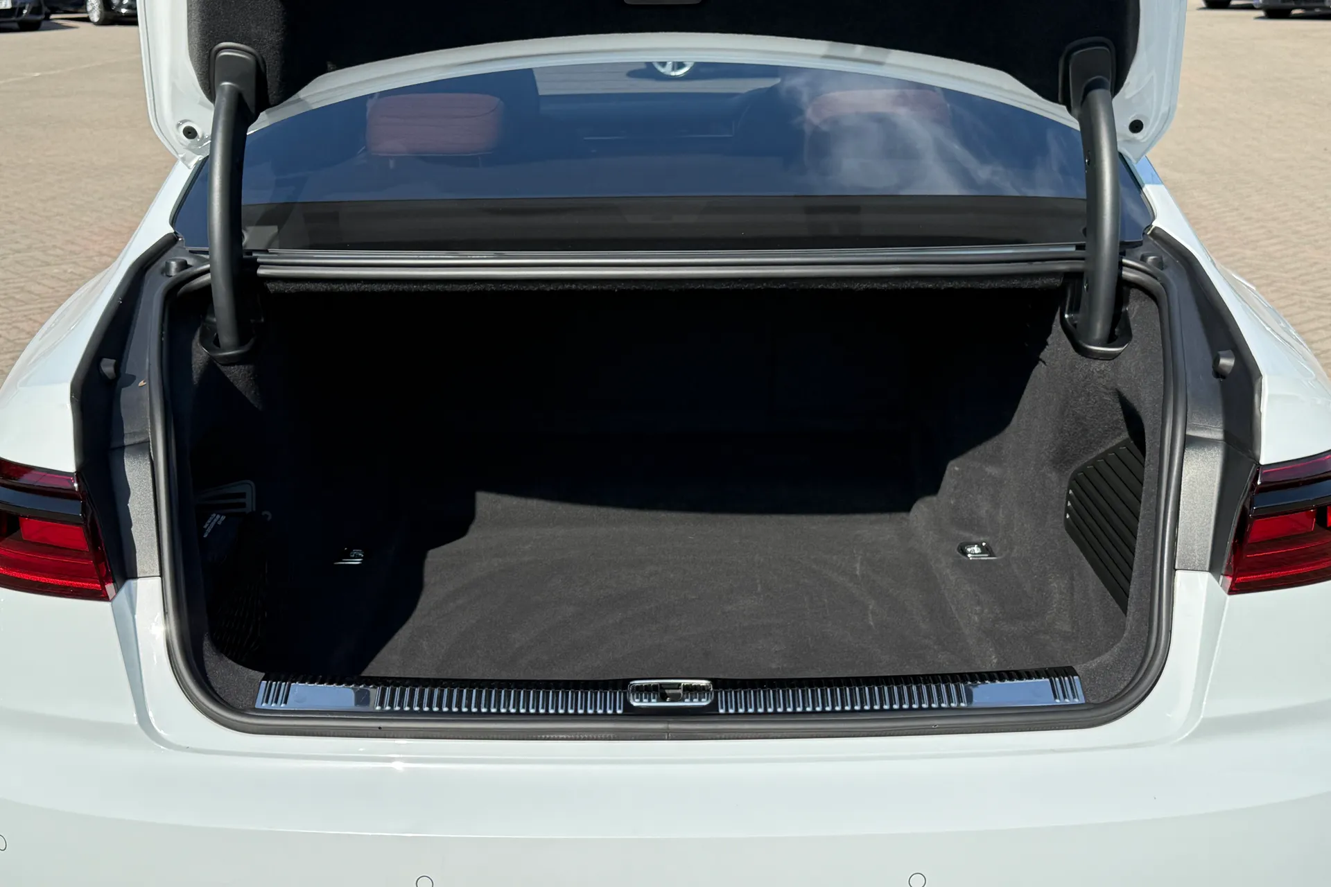 Audi A8 thumbnail image number 46