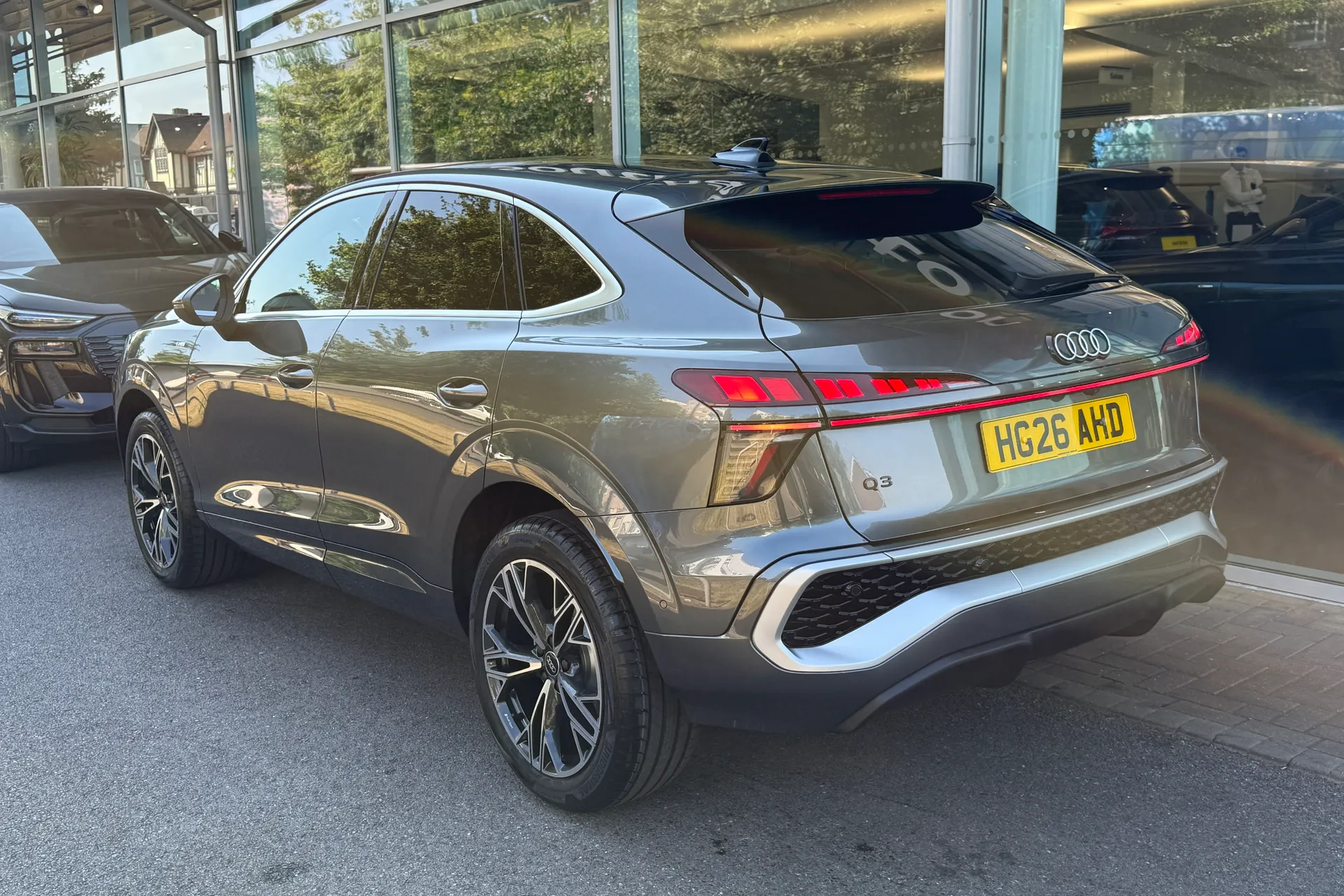 Audi Q3 thumbnail image number 10