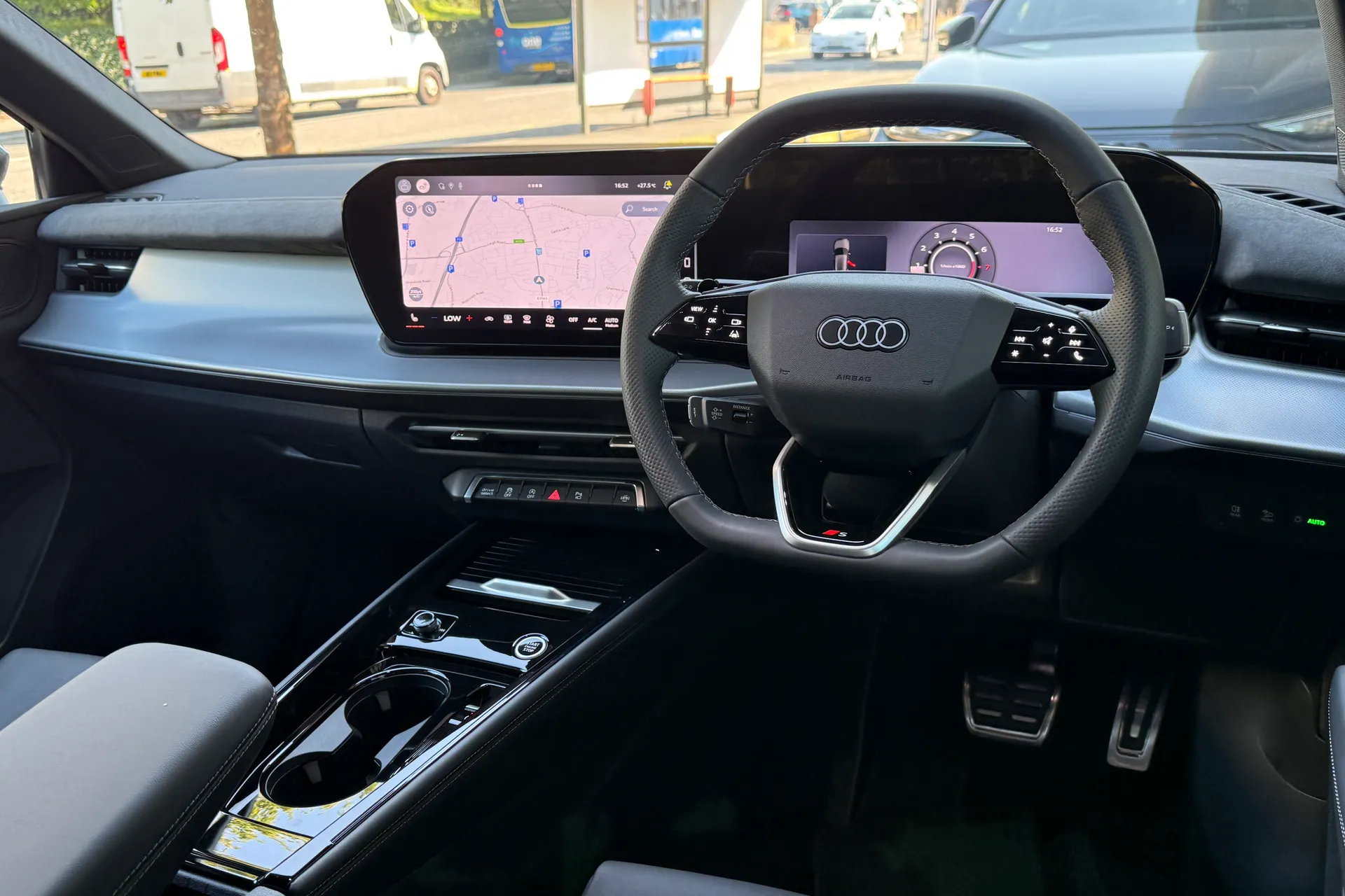 Audi Q3 thumbnail image number 32
