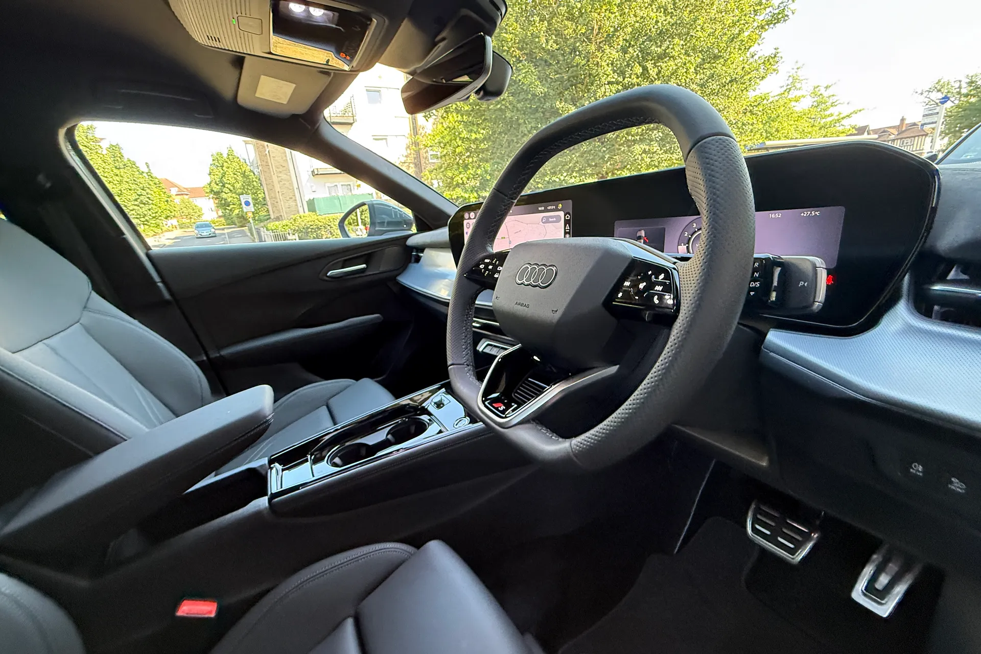 Audi Q3 thumbnail image number 12