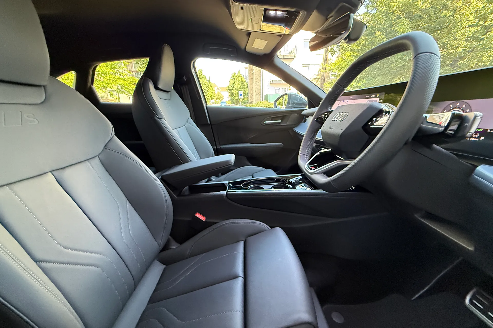 Audi Q3 thumbnail image number 25