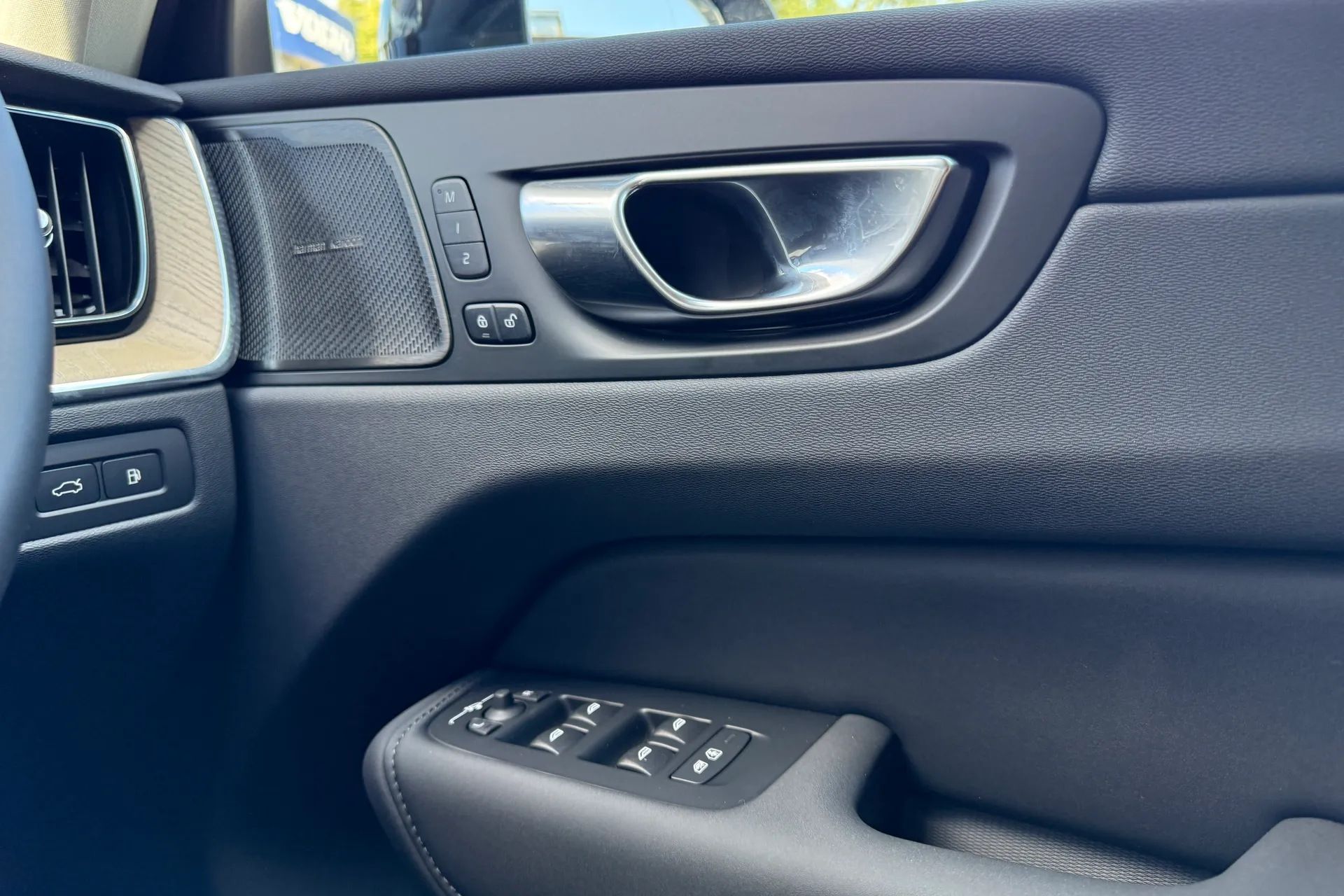 Volvo XC60 thumbnail image number 41