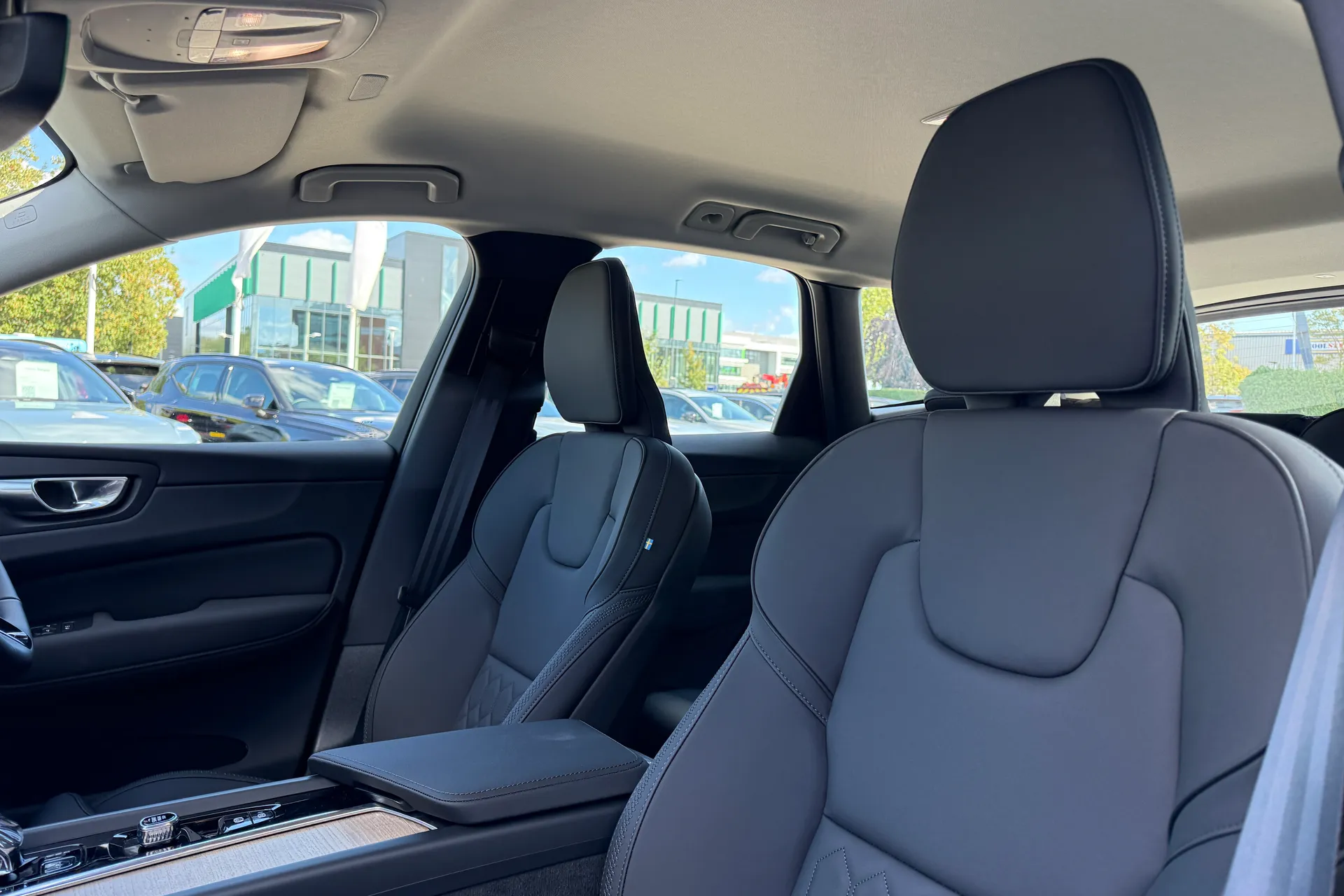 Volvo XC60 thumbnail image number 28