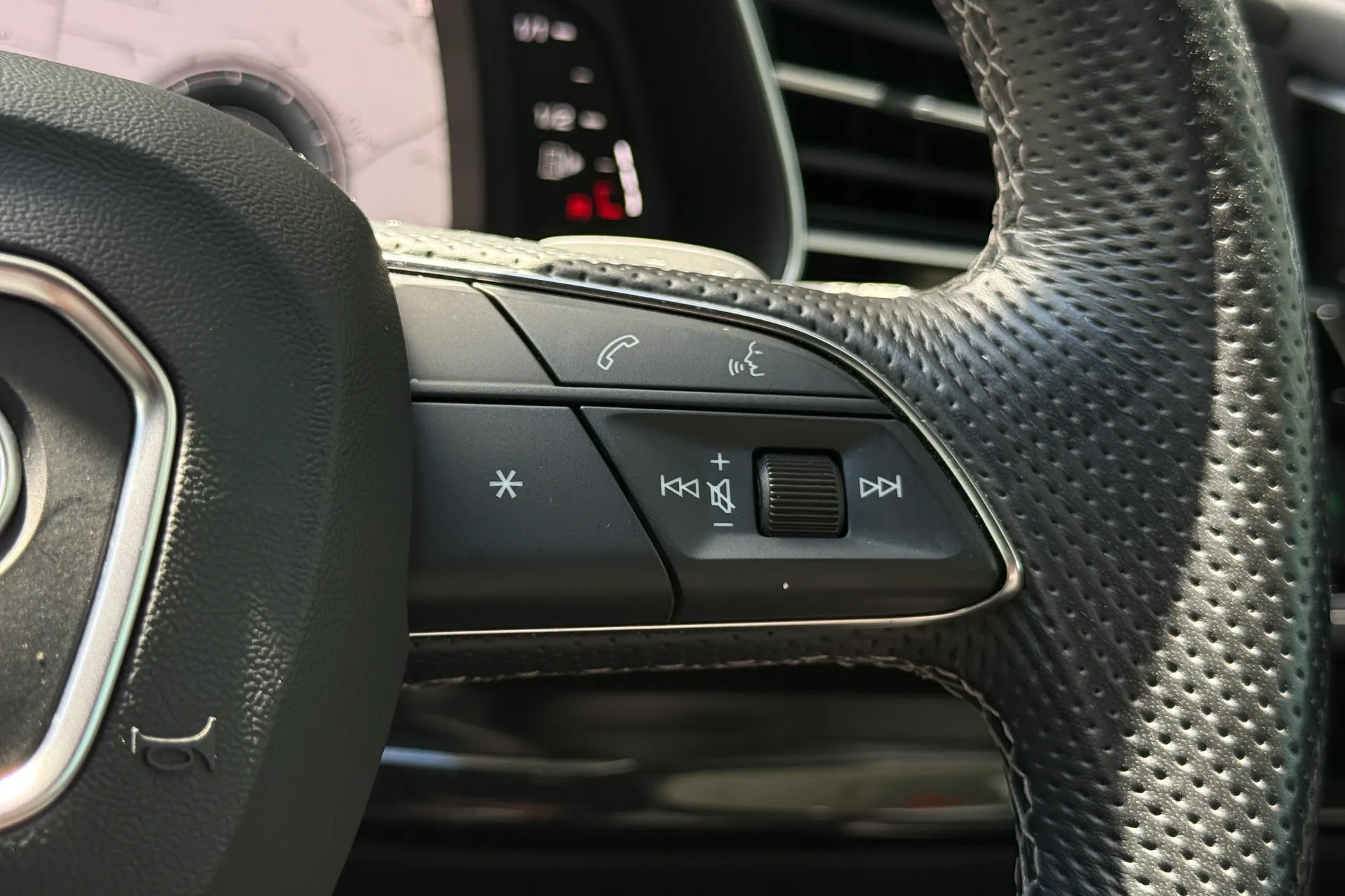 Audi Q7 thumbnail image number 15