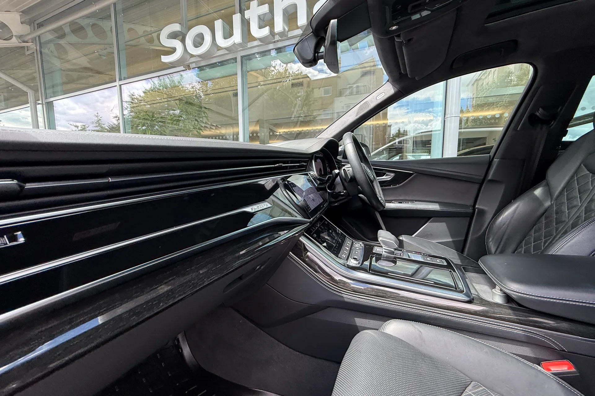 Audi Q7 thumbnail image number 10