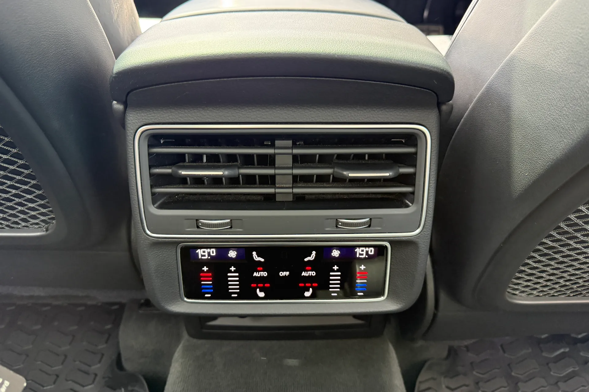 Audi Q7 thumbnail image number 43